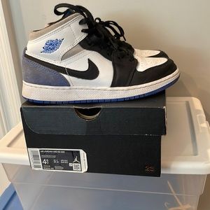 Nike air Jordan mid 1